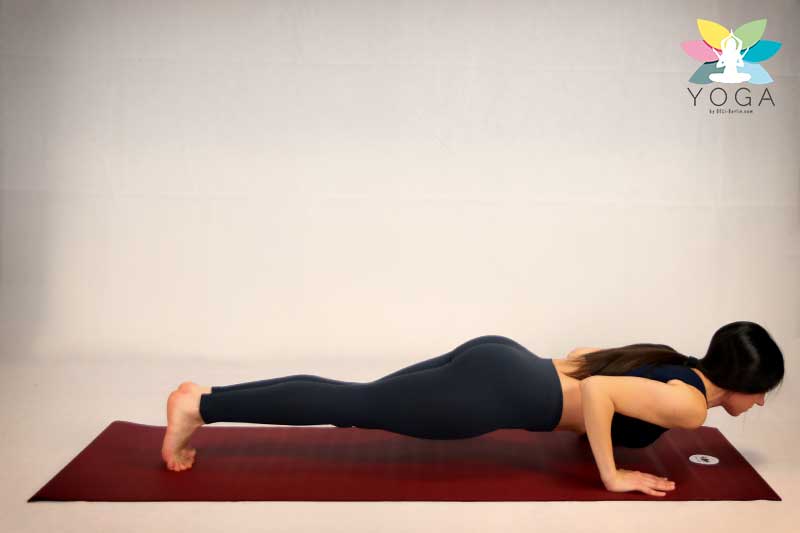 low plank Yoga Pose - deli-berlin.com