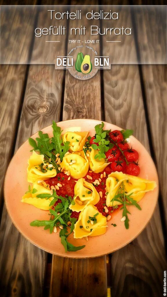 Tortelli gefüllt mit Burrata auf aromatischer Tomatensauce