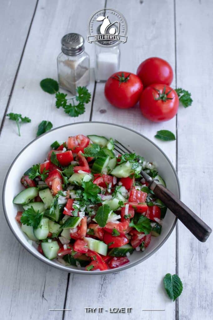 Tomaten-Gurken-Delight - Sommerlicher Frische-Salat