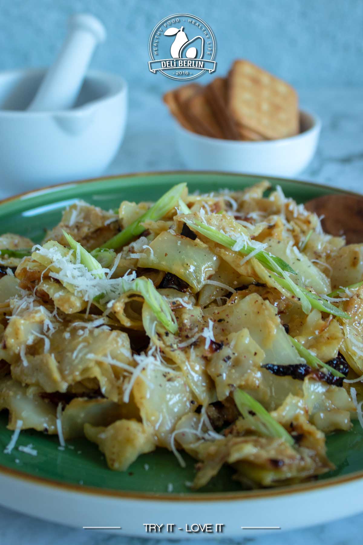 Gerösteter Weißkohlsalat mit Parmesan-Dressing